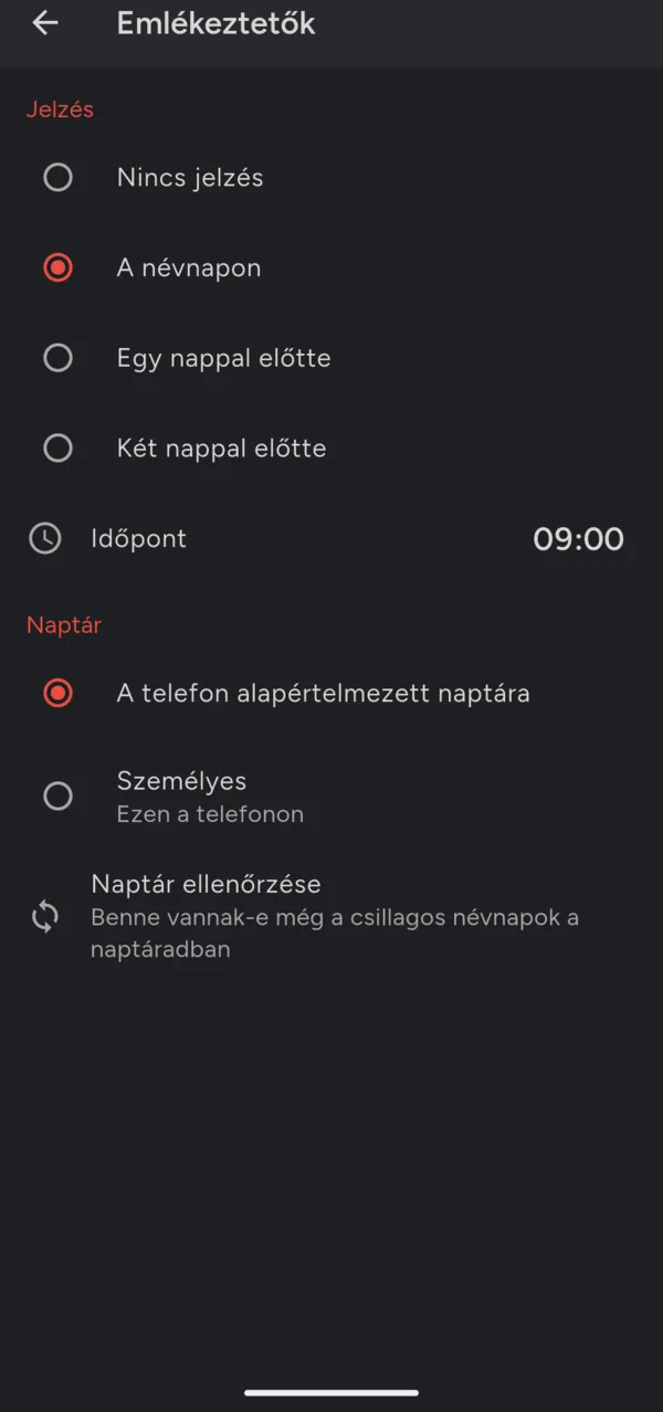 Az emlékeztetők beállítása: a névnapon, 09:00-kor, a telefon alapértelmezett naptárába.